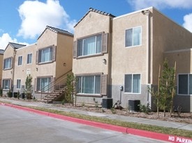 Rosamond Gateway Village Apartments in Rosamond, CA - Building Photo