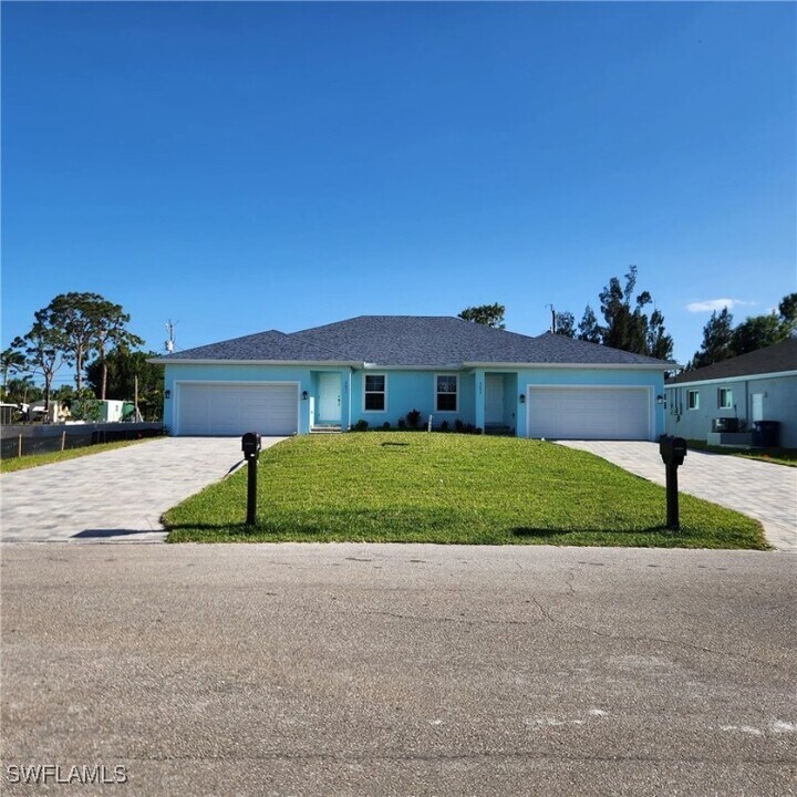 5651 Genesee Pkwy in Bokeelia, FL - Building Photo