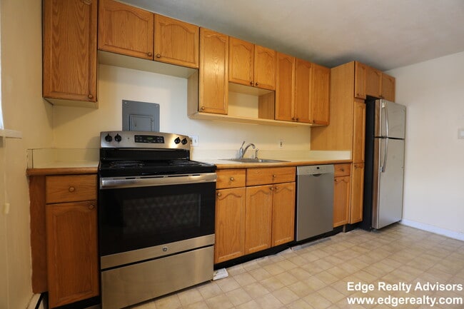 71 Colborne Rd, Unit 3B in Boston, MA - Foto de edificio - Building Photo