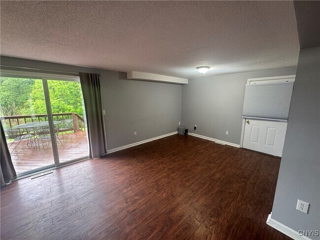 8536 Snowshoe Trail in Cicero, NY - Building Photo - Building Photo