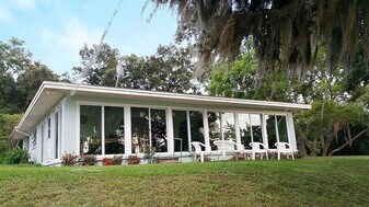 1015 Cody Cove Rd in Babson Park, FL - Building Photo