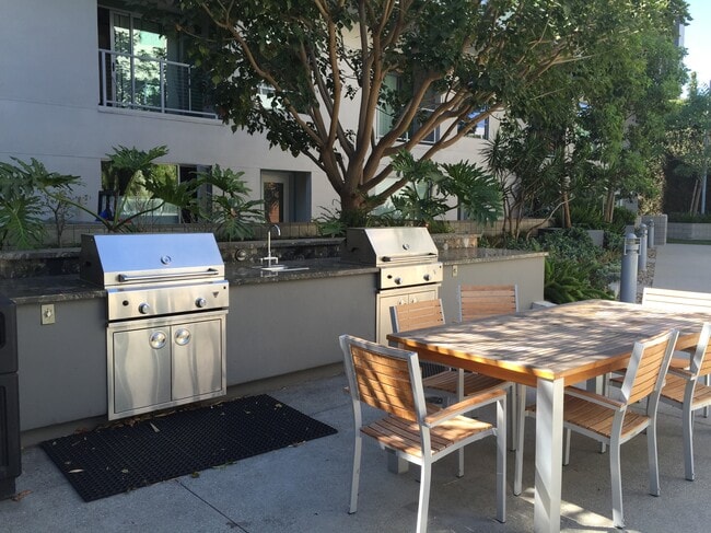 11500 Tennessee Ave, Unit 419 in Los Angeles, CA - Building Photo - Building Photo