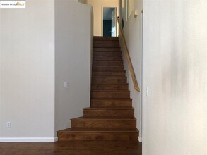 861 Orchid Ct in Brentwood, CA - Foto de edificio - Building Photo