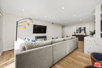 1045 Kings Rd in West Hollywood, CA - Building Photo - Building Photo