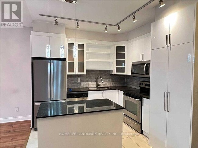 37 Galleria Pkwy in Markham, ON - Building Photo - Building Photo