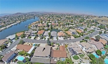 30221 Channel Way Dr in Canyon Lake, CA - Foto de edificio - Building Photo