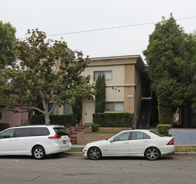 509 E Valencia Ave in Burbank, CA - Building Photo - Building Photo