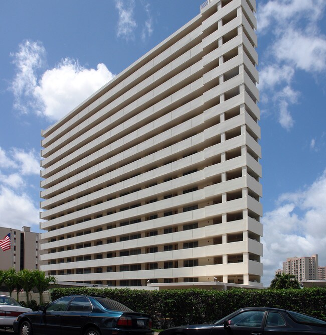 Lakeshore Tower in Honolulu, HI - Building Photo - Building Photo