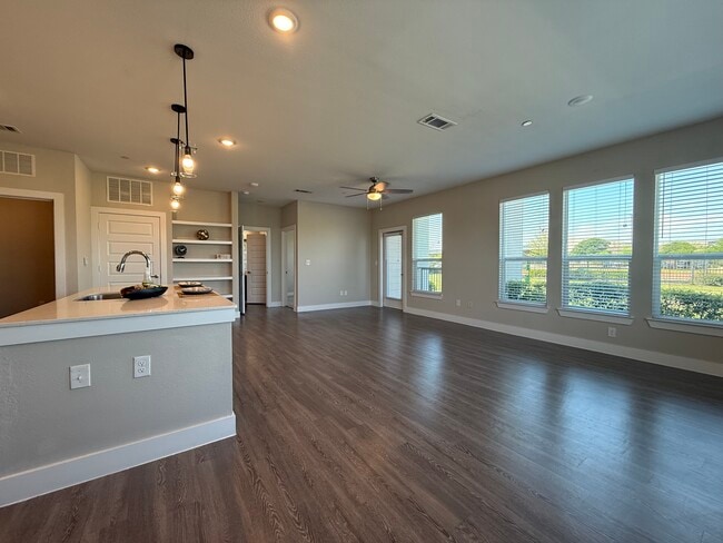 3144 Gorge Way in Canyon Lake, TX - Foto de edificio - Building Photo