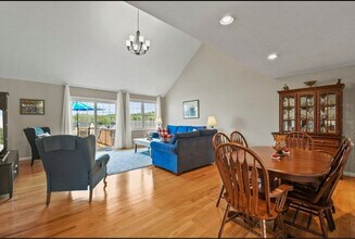 148 Ariel Cir in Sutton, MA - Building Photo - Building Photo