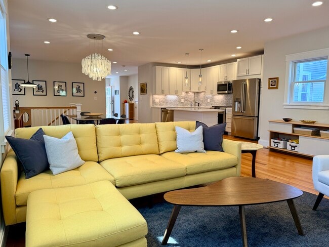 13 Cottage Ave, Unit 1 in Somerville, MA - Building Photo - Building Photo