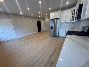 159 Harrison Ave in Mineola, NY - Foto de edificio - Building Photo