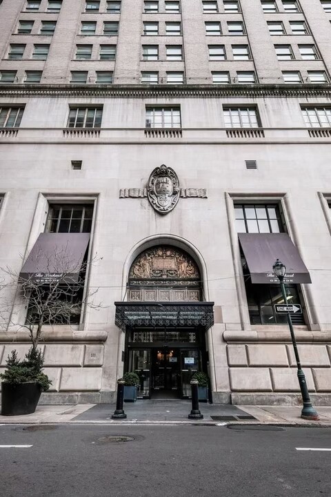 111 S 15th St, Unit 2004 in Philadelphia, PA - Building Photo