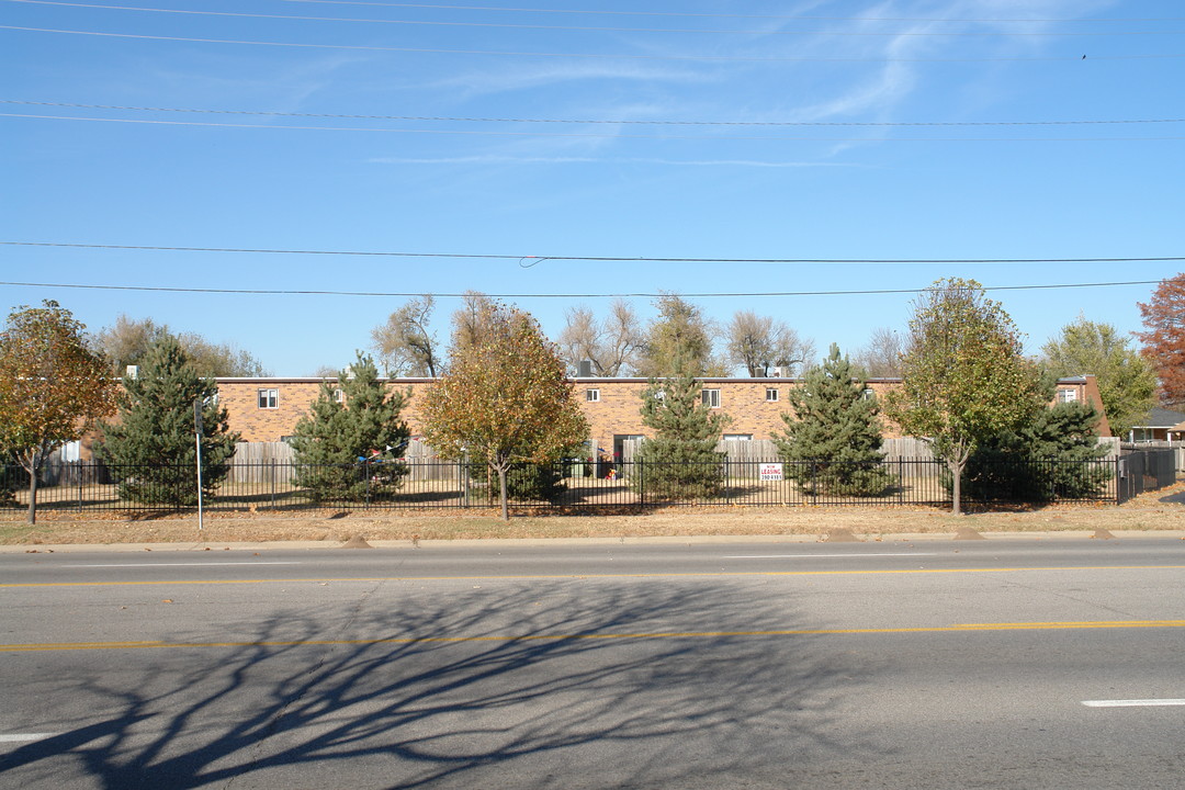 Maple Park Apartments in Wichita, KS - Building Photo