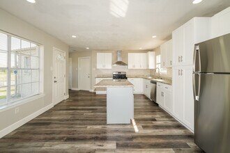 5100 Goose Creek Dr in Baytown, TX - Building Photo - Building Photo