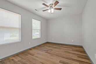 231 E Cofield St in Aurora, MO - Building Photo - Building Photo