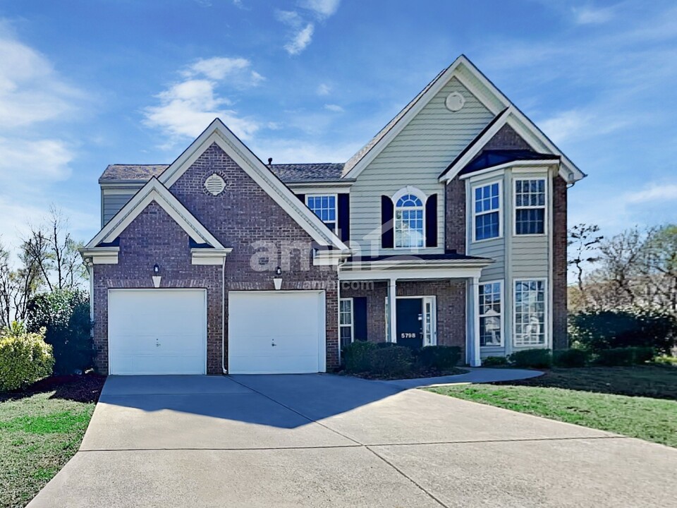 5798 Crimson Oak Ct in Harrisburg, NC - Building Photo