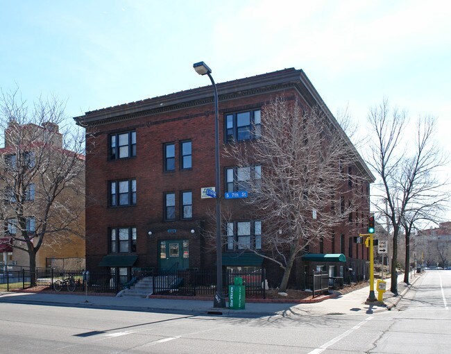 1101 S 7th St in Minneapolis, MN - Building Photo - Building Photo