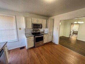 1431 W Chestnut St in Denison, TX - Building Photo - Building Photo