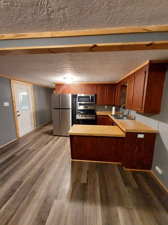 604 Mayflower Ln in Crockett, TX - Building Photo - Building Photo