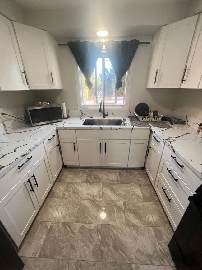 5633 Mary Ln Dr in San Diego, CA - Building Photo - Building Photo