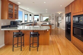 13815 SE 52nd Pl in Bellevue, WA - Building Photo - Building Photo