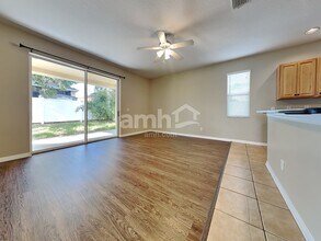 8011 Terrace Arbor Ct in Temple Terrace, FL - Building Photo - Building Photo