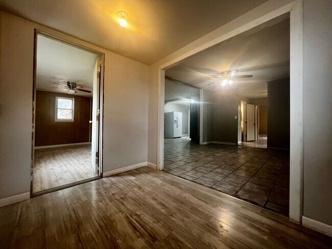 230 E Panhandle Ave in Slaton, TX - Building Photo - Building Photo