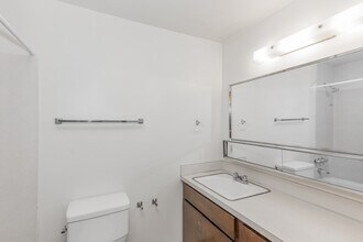 White House Apartments in Kent, WA - Building Photo - Interior Photo