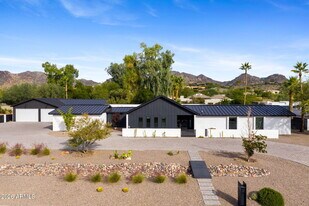3842 E San Miguel Ave in Paradise Valley, AZ - Building Photo