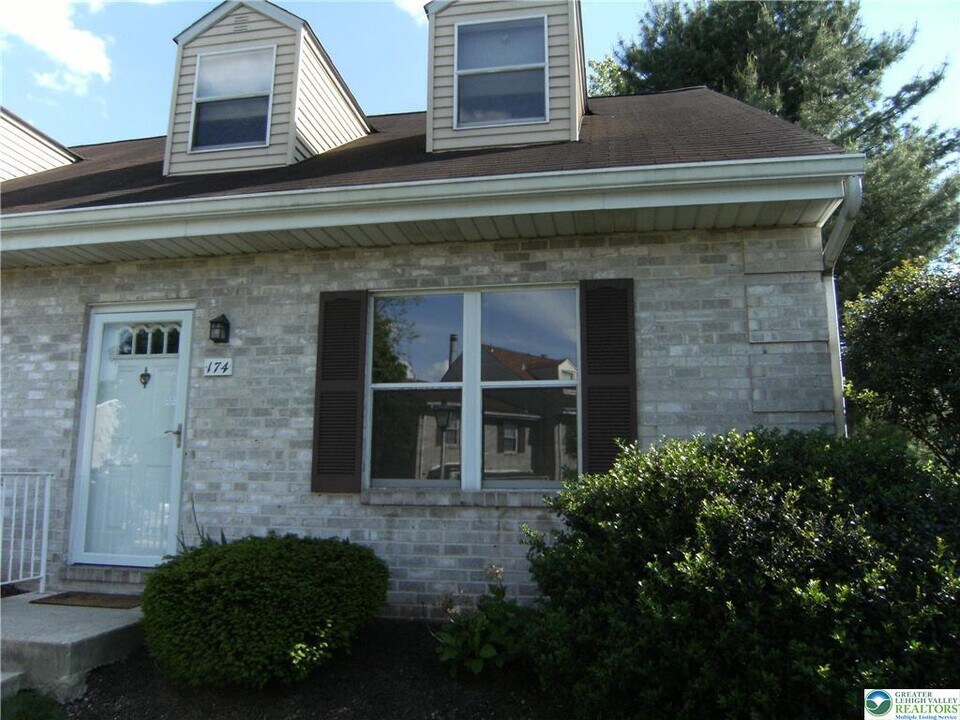 174 Springhouse Rd in Allentown, PA - Building Photo