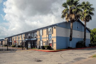 Raghu Apartments In Spring Branch in Houston, TX - Foto de edificio - Building Photo