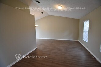 7115 Queen Palm Cir in Sarasota, FL - Building Photo - Building Photo