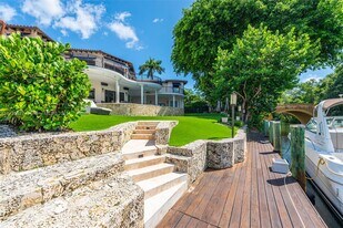 6700 Granada Blvd in Coral Gables, FL - Building Photo