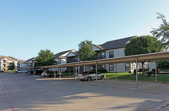 Arlington Park Villas in Dallas, TX - Building Photo - Building Photo