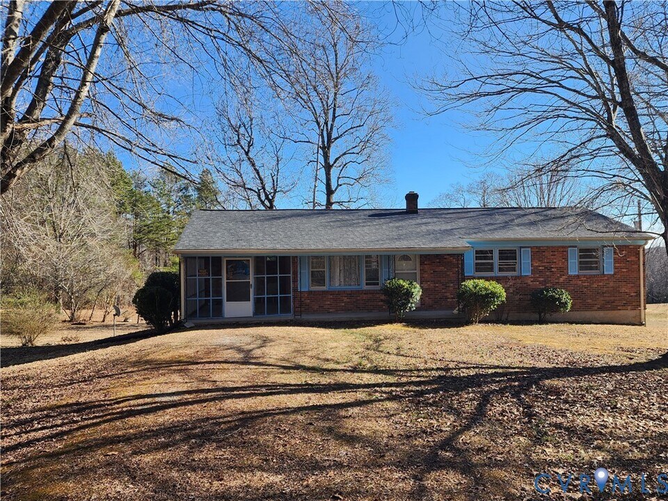 1071 Samuel Rd in Alton, VA - Building Photo