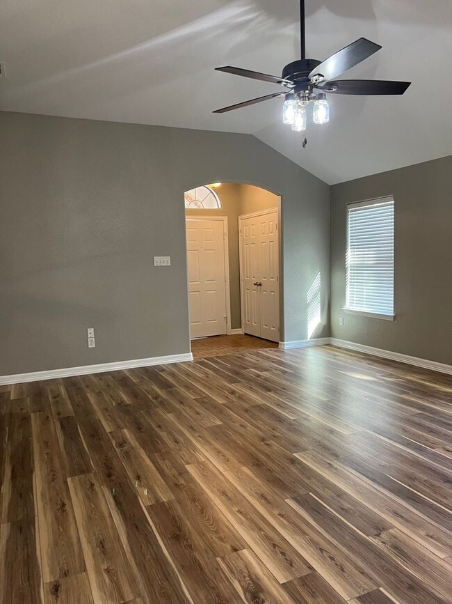 521 Sweetwater Dr in Weatherford, TX - Building Photo - Building Photo