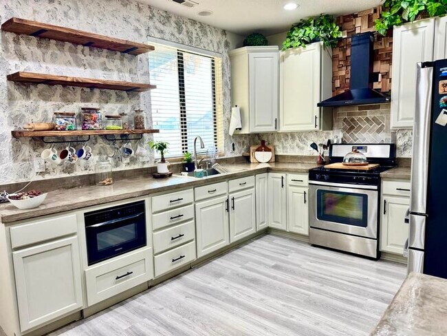 863 Cambridge Dr in North Salt Lake, UT - Building Photo - Building Photo