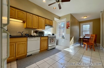 10 Strathmore Rd in Brookline, MA - Building Photo - Building Photo