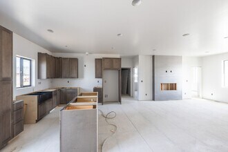 582 Aspen Ave in Sugar City, ID - Building Photo - Building Photo