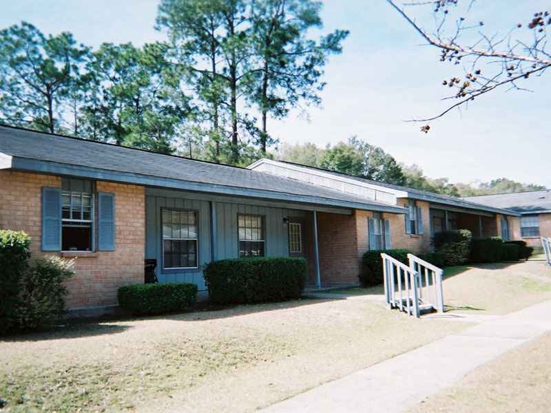 Heritage Apartments in Defuniak Springs, FL - Building Photo