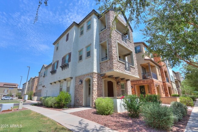 1665 E Dogwood Ln