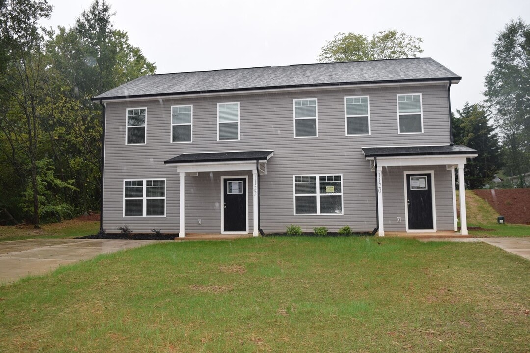 1120 13th Ave Ct NE in Hickory, NC - Building Photo
