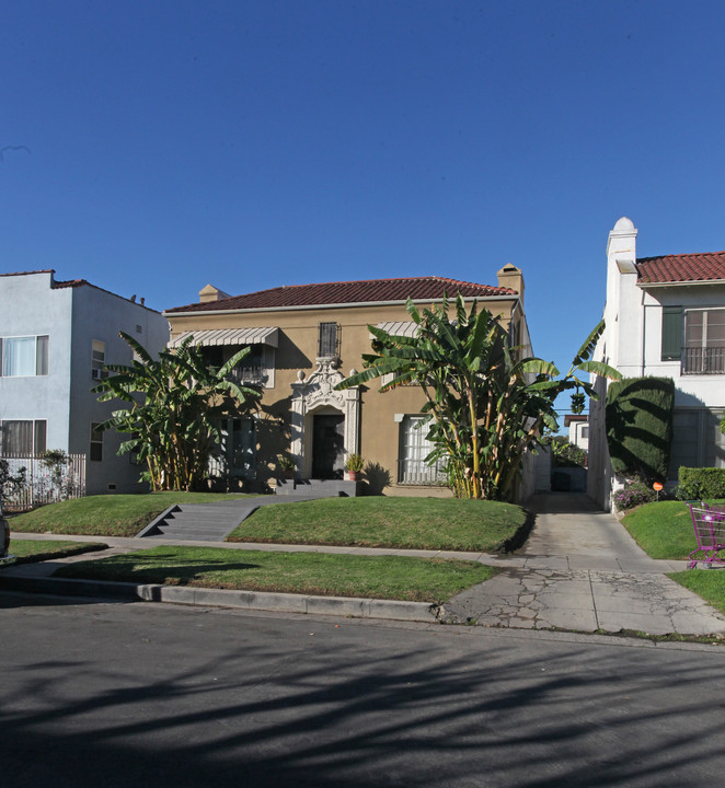 1135 N New Hampshire Ave in Los Angeles, CA - Building Photo