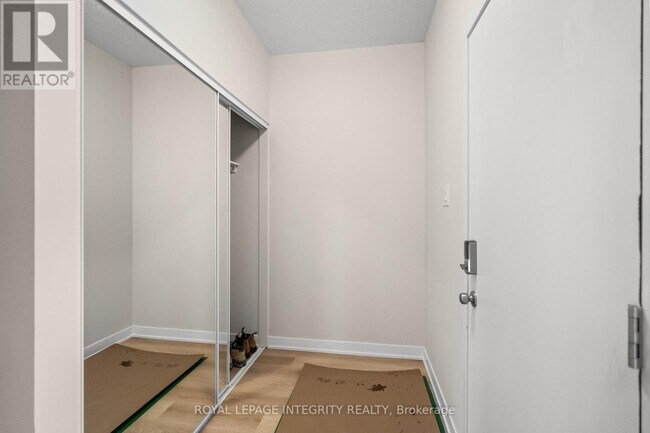 615 Bee Pollen Wy in Ottawa, ON - Building Photo - Building Photo