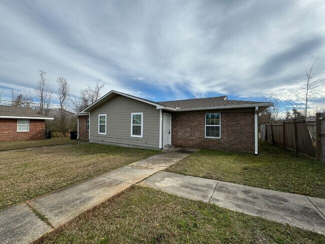 4006 E 11th St in Panama City, FL - Building Photo - Building Photo