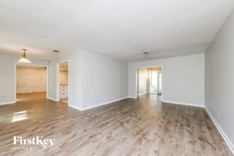 640 Valley Brook Ln in Winston-Salem, NC - Foto de edificio - Building Photo