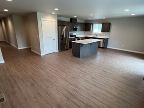 1153 S New Oak Ln in East Wenatchee, WA - Building Photo - Building Photo