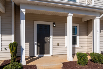 Lionsgate Townhomes in Clayton, NC - Building Photo - Building Photo