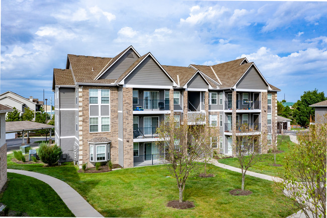 Saddlewood Apartments in Olathe, KS - Building Photo - Building Photo